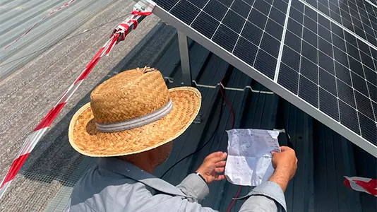 Revisión de una instalación fotovoltaica con los planos